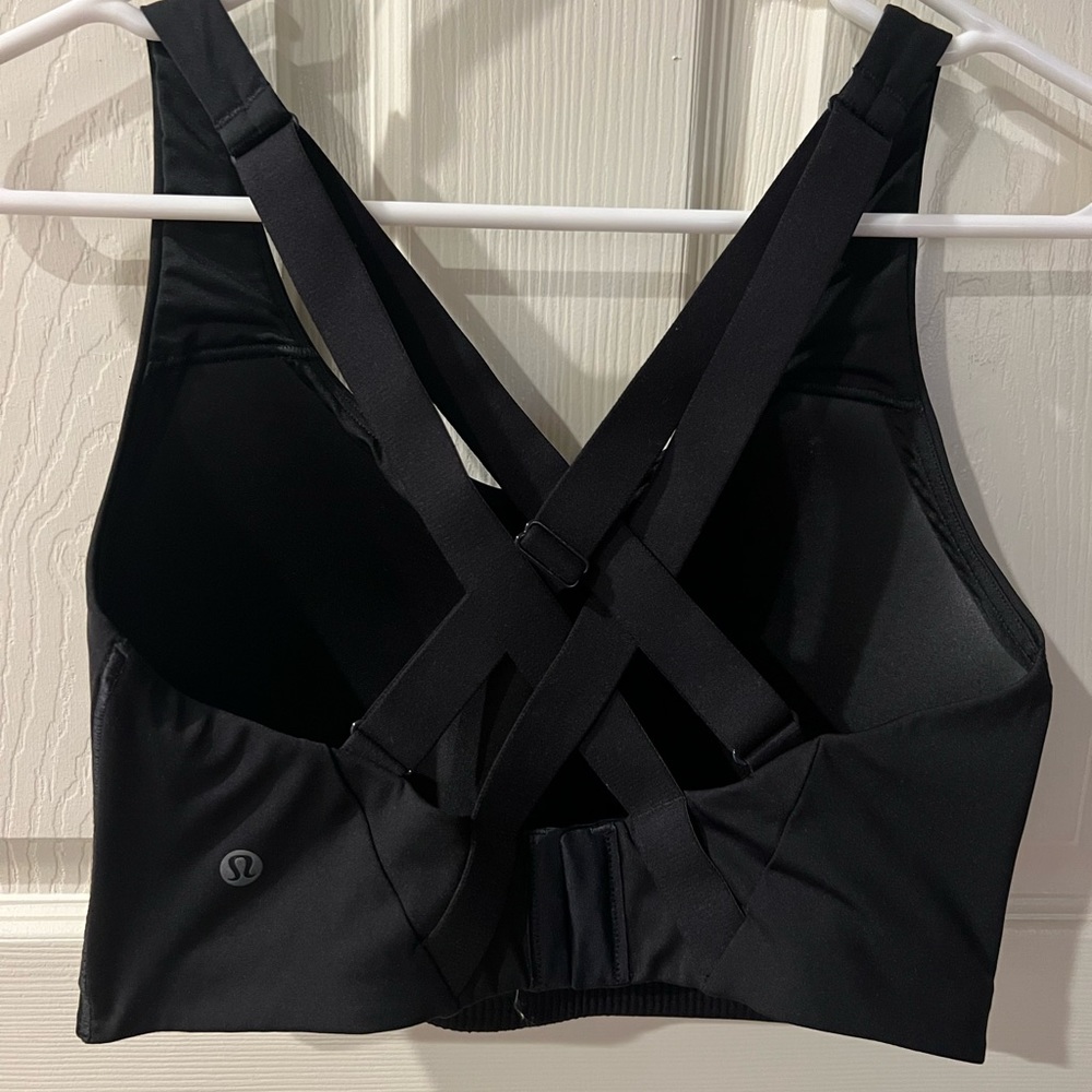 *Fits like a XXL! Lululemon Energy Sports Bra size 36DDD! NWOT. (2) available!